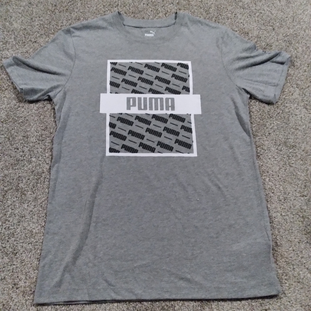 Puma graphic t shirt size small Box G